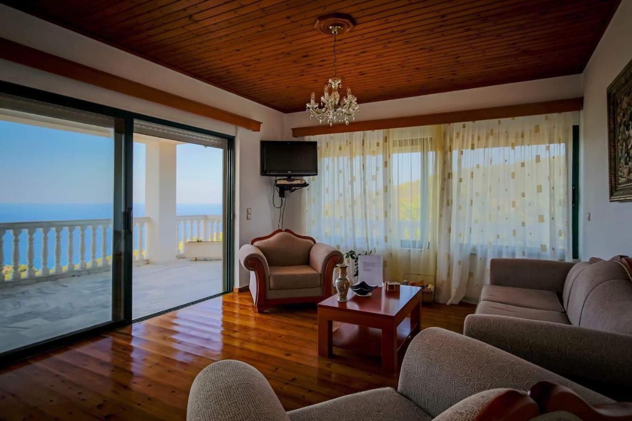 Keri Me Away - Argo'S Summer Poolside Retreats Villa Exterior photo