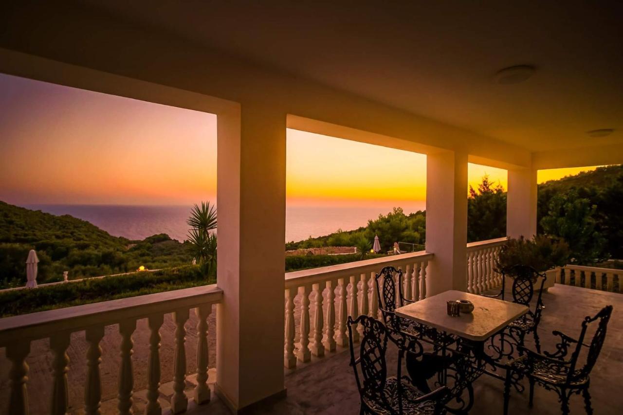 Keri Me Away - Argo'S Summer Poolside Retreats Villa Exterior photo