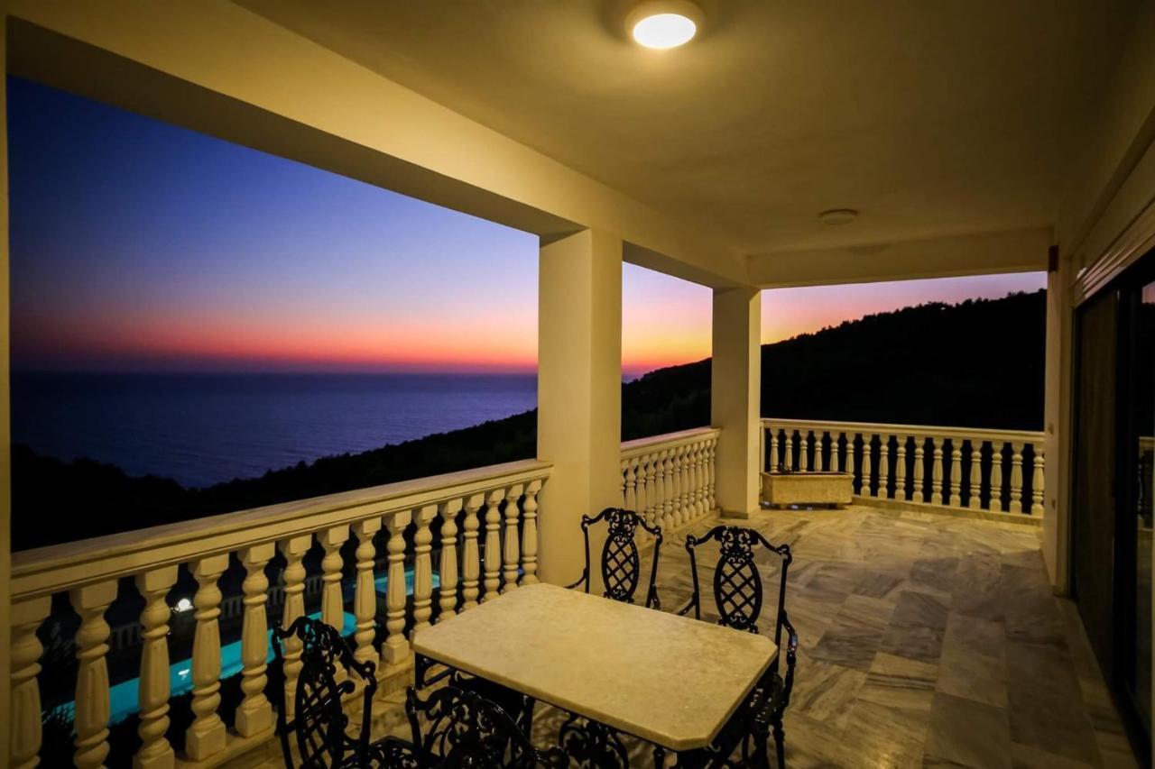 Keri Me Away - Argo'S Summer Poolside Retreats Villa Exterior photo